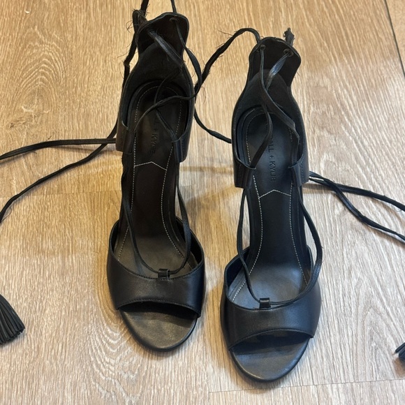 Kendall + Kylie Heels Black - Picture 3 of 7